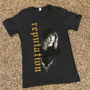 Taylor Swift reputation tour tshirt. Size small.